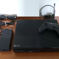 XBOX ONE  CON accessori e 2 giochi. + Un oggetto i