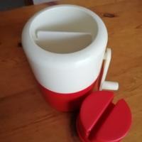 Tritaghiaccio a mano 