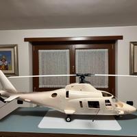 Radiomodello elicottero a motore