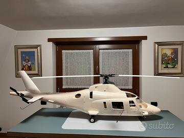 Radiomodello elicottero a motore