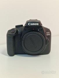 Canon EOS 4000D + 4 obiettivi + flash Neewer – kit
