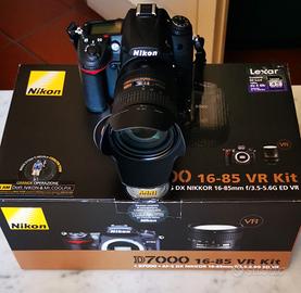Nikon D7000 con flash e teleobiettivo 