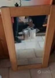 Specchio in legno di frassino