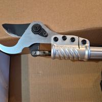 forbice elettrica con asta 