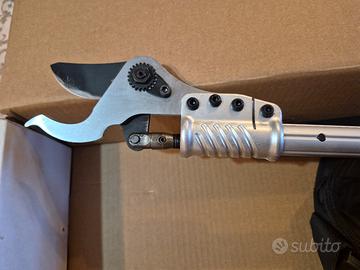 forbice elettrica con asta 