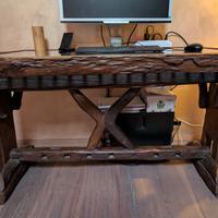 scrivania con ripiano in vetro