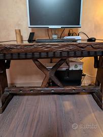 scrivania con ripiano in vetro