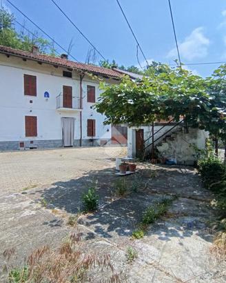 CASA SEMINDIPENDENTE A REVIGLIASCO D'ASTI