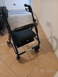 Deambulatore con contenitore usato pocchissimo