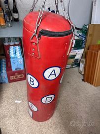 Sacco da boxe, pugilato e arti marziali con catena