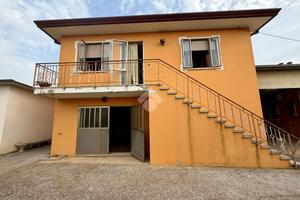 3 LOCALI A VESCOVANA