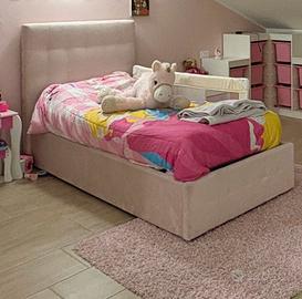 Letto da una piazza con contenitore rosa bimba