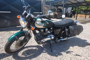  TRIUMPH BONNEVILLE T100