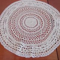 Centrino a uncinetto antico