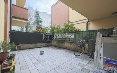 Bilocale moderno con ampia corte privata e box i