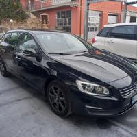 VOLVO V60 D2 1.6 MOMENTUM (A28)