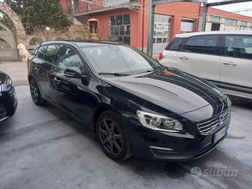 VOLVO V60 D2 1.6 MOMENTUM (A28)