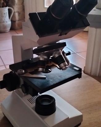 microscopio biologico binoculare 