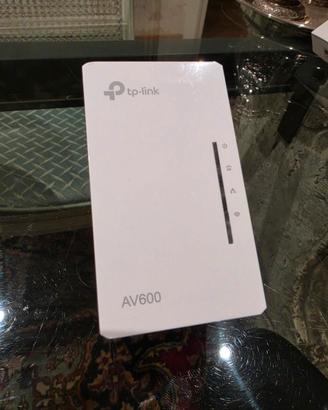 TP-Link TL-WPA4220 Powerline WiFi Extender AV600