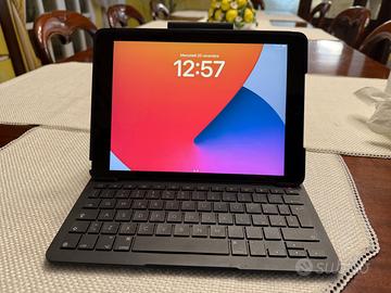 iPad 8 con Cover Tastiera Logitech