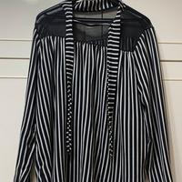 Blusa a righe bianche e nere