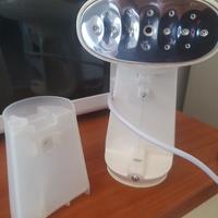 Ferro da stiro verticale a vapore con contenitore 