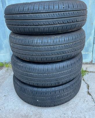 Set di 4 pneumatici estivi Westlake.