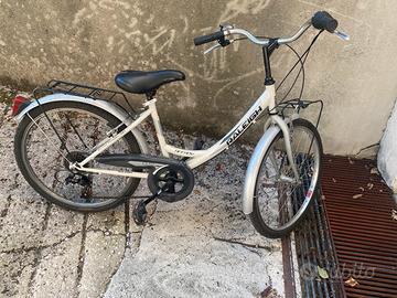 Bici colore avorio  da passeggiò cambio a sei velo