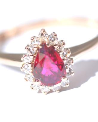 Anello Oro bianco 18kt 16 diamanti e Rubino goccia