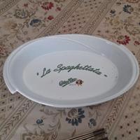 Piatto ovale in ceramica bianca