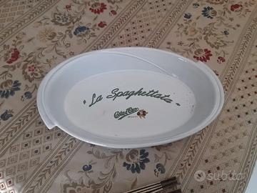 Piatto ovale in ceramica bianca