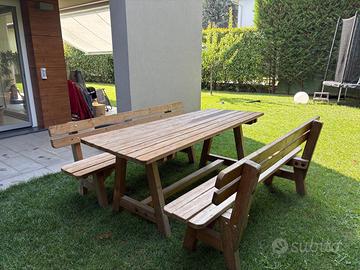 Tavolo Pircher con 2 panche e 2 sedie