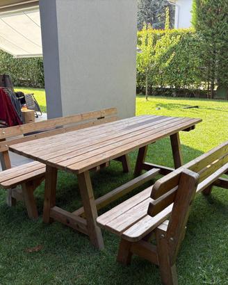 Tavolo Pircher con 2 panche e 2 sedie