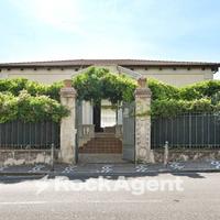 PALAZZO D'EPOCA CON APPARTAMENTI E LOCALI COMMERCI