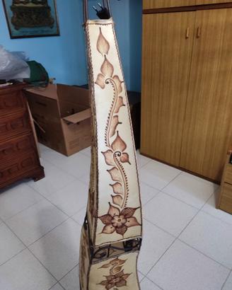 Lampada da terra stile etnico. 