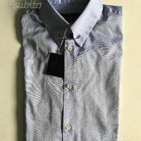 Camicia Dsquared azzurra con dettaglio spilla