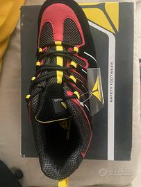 Scarpe antinfortunistiche nuove con scatola