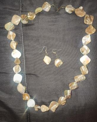 Parure collana e orecchini in madreperla vintage