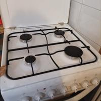Cucina a gas quattro fuochi con forno indesit