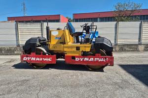 Rullo compattatore tandem vibrante Dynapac CC 221