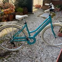 Bici da città da donna azzurra