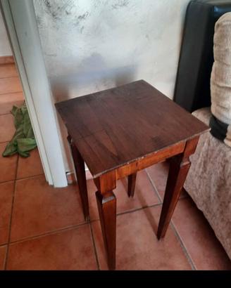 tavolino portaoggetti 