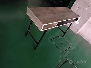 scrivania da salotto, cameretta 
