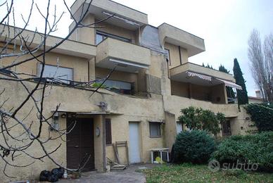Formello bilocale con 2 terrazzi e 2 p.auto