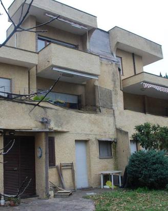 Formello bilocale con 2 terrazzi e 2 p.auto
