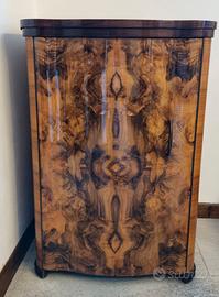 Antica macchina da cucire Necchi