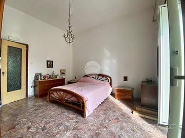3 LOCALI A NAPOLI