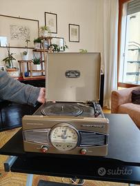 Giradischi retrò con radio AM/FM