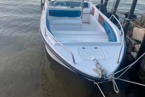 Barca 5 mt circa,accessoriata