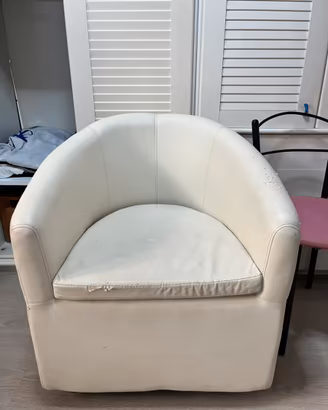Poltrona a pozzetto bianca